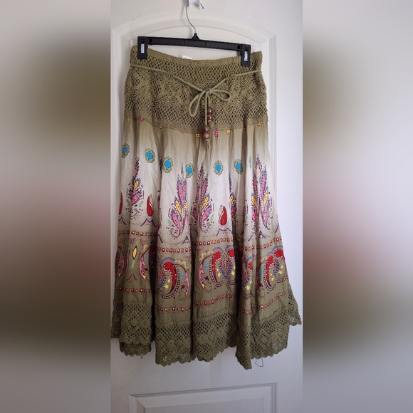 Roommates Y2k Embroidered Olive and Cream Skirt Sz L Hippie Gypsy Boho Lace Tass - Picture 2 of 7